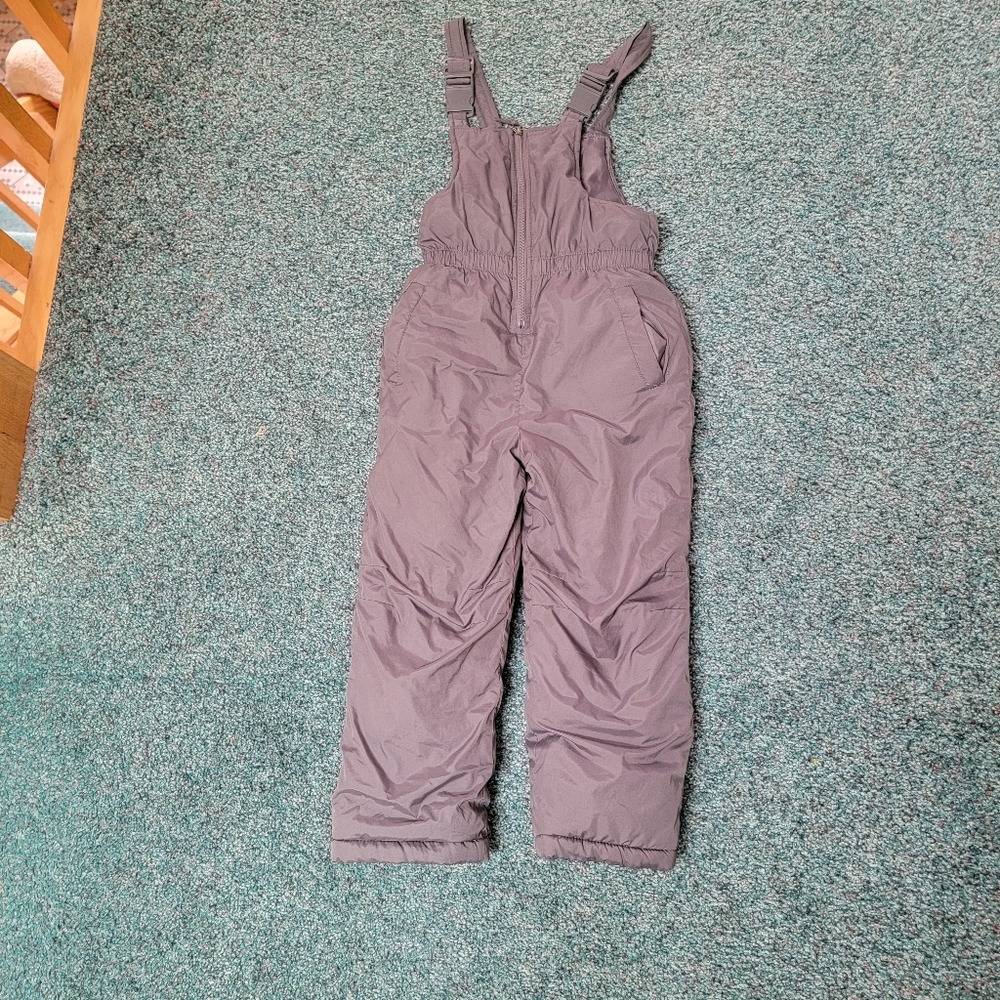 Kids size 6 gray snow suit.